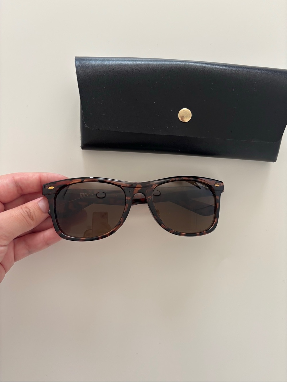 Steve Madden tortoiseshell sunglasses - Picture 3 of 7